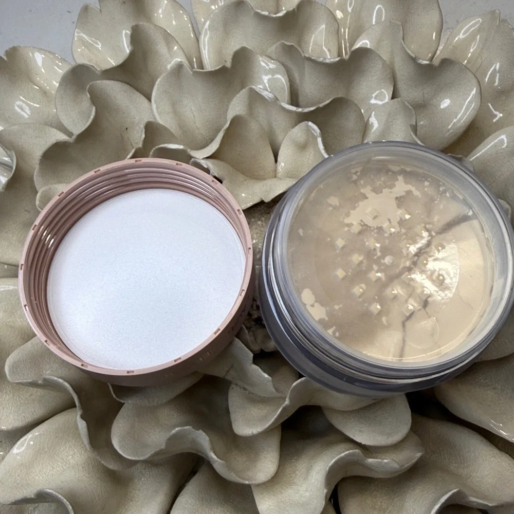 😍NWOB😍. LAURA MERCIER Translucent Loose Setting Powder - Picture 1 of 1